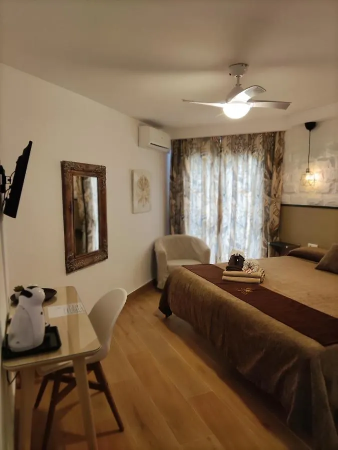 بيت ضيافة Hostal Casa Mercedes Nerja