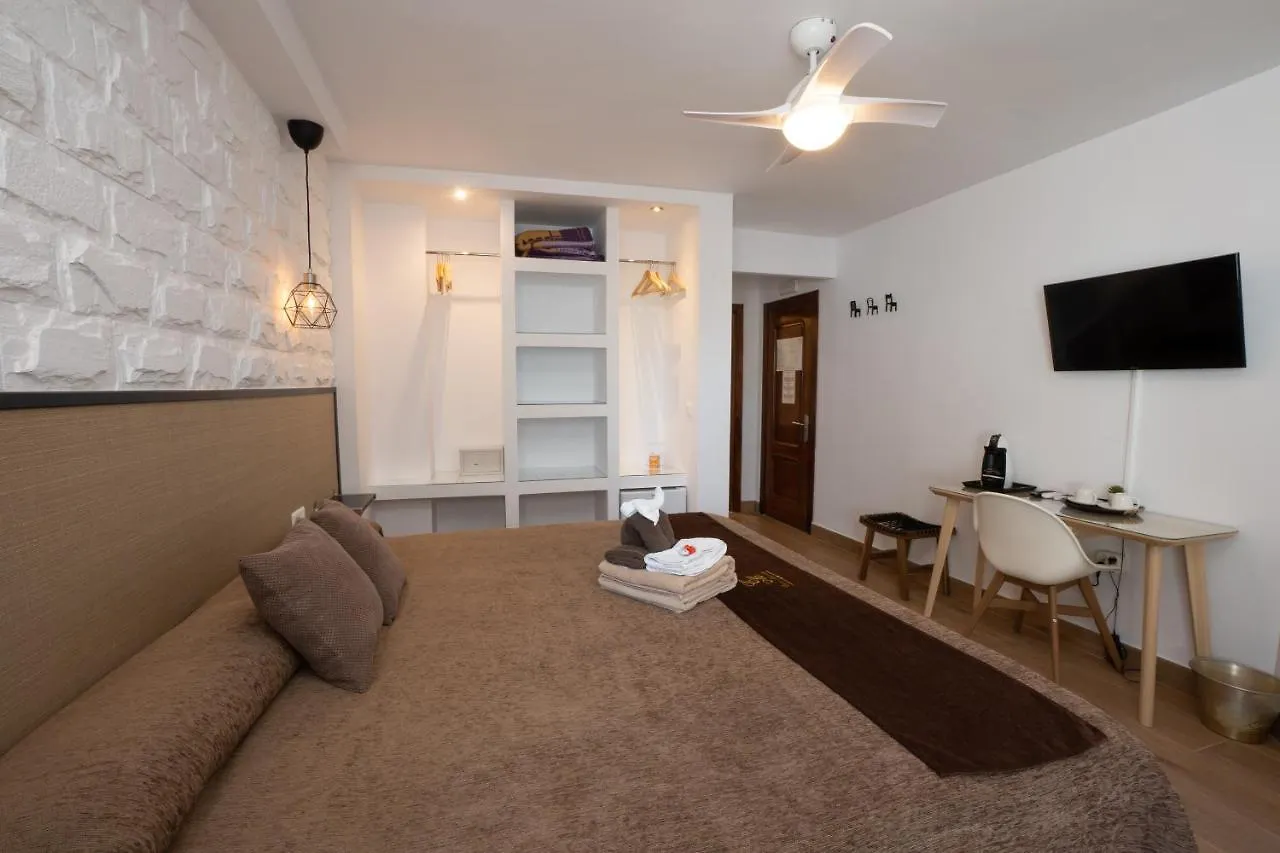 Hostal Casa Mercedes Nerja 2*,  إسبانيا
