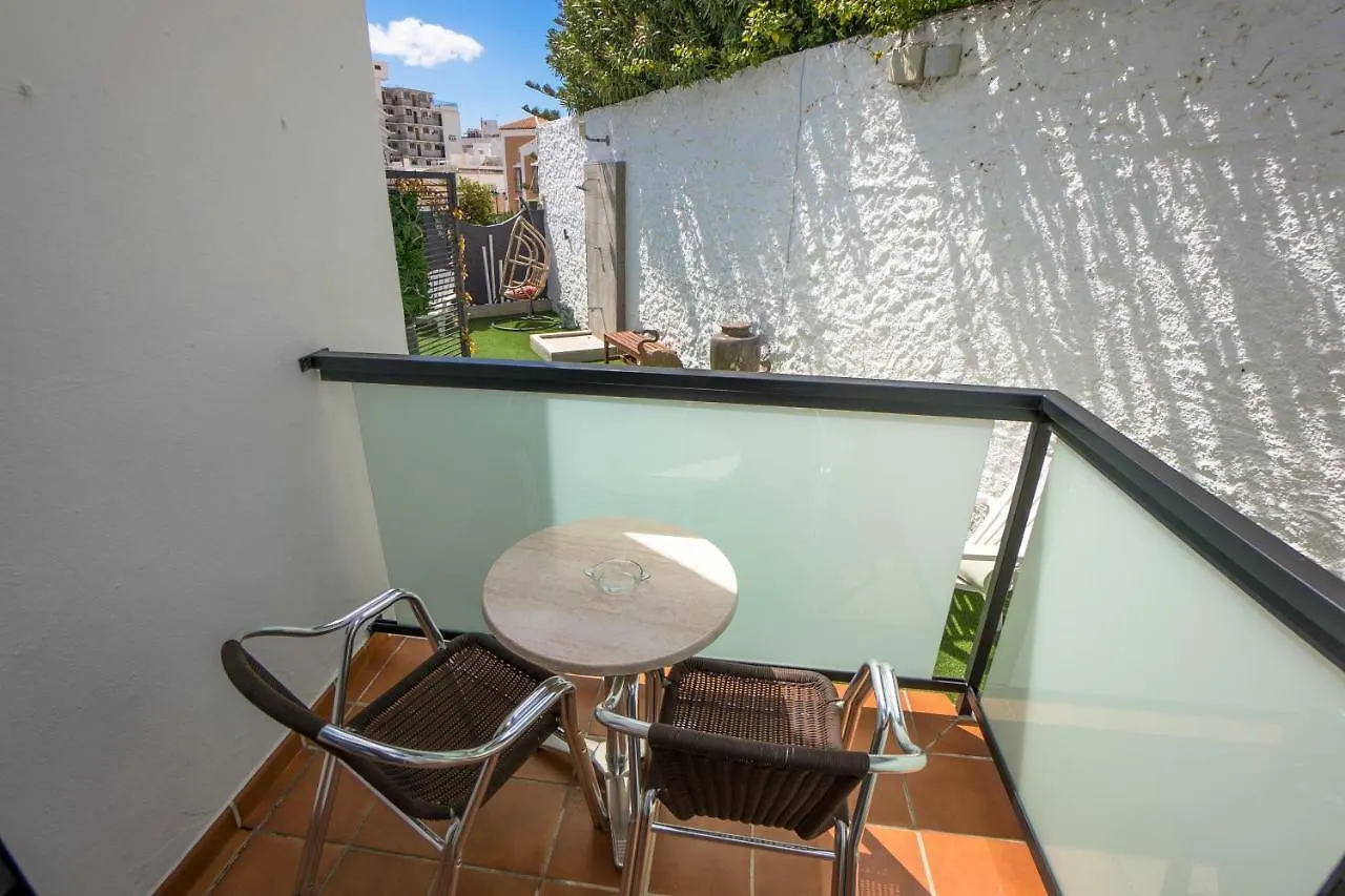 Hostal Casa Mercedes Nerja بيت ضيافة