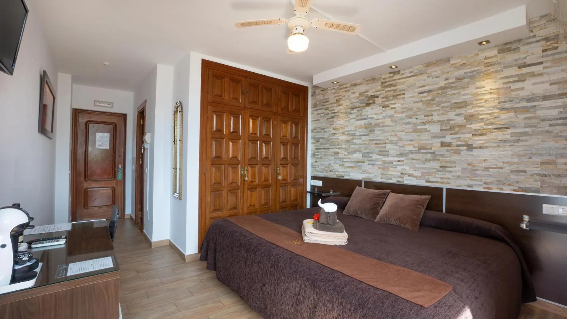 ** بيت ضيافة Hostal Casa Mercedes Nerja إسبانيا